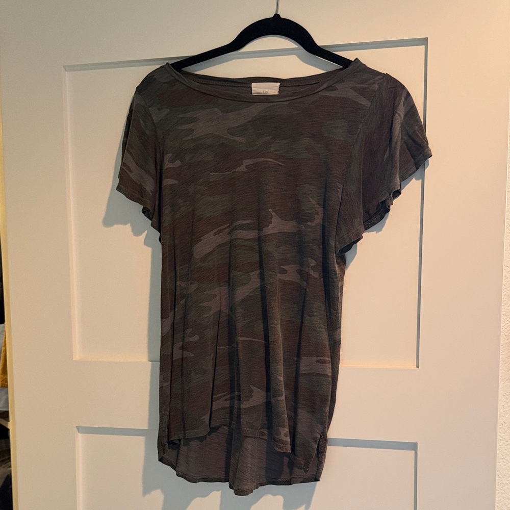 T.La Anthropologie Camouflaged e Short Sleeve Tee with Flowy Sleeves